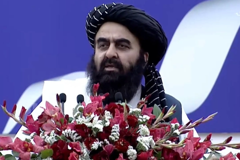 متقی مخالفان طالبان را «لُچک» خواند