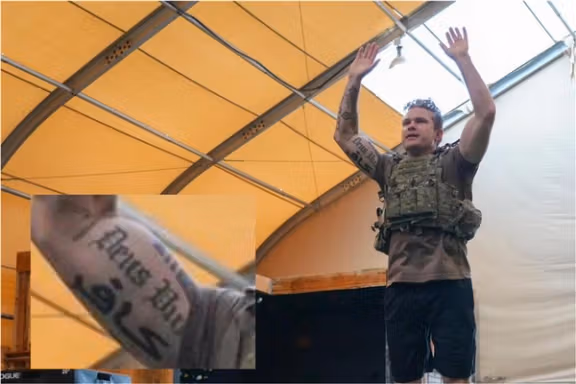 وزیر دفاع امریکا واژه «کافر» را روی بازوی خود خالکوبی کرده است