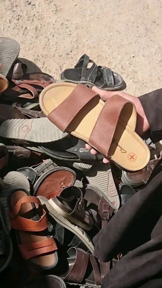 طالبان در قندهار دو مرد را به اتهام 'دزدی دمپایی' بازداشت کرد