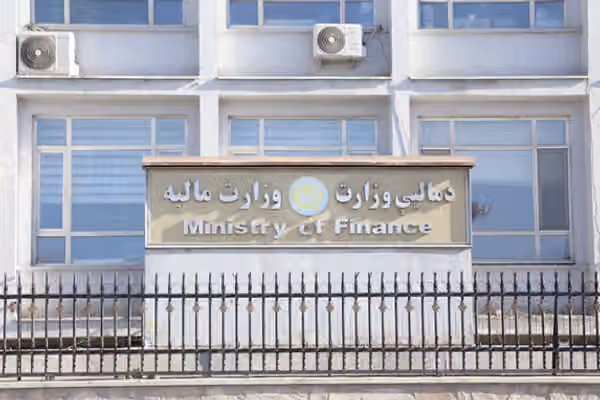 طالبانو د درې دولتي ادارو پخوانیو متقاعدینو ته د حقوقو د ورکولو بهیر پیل کړی