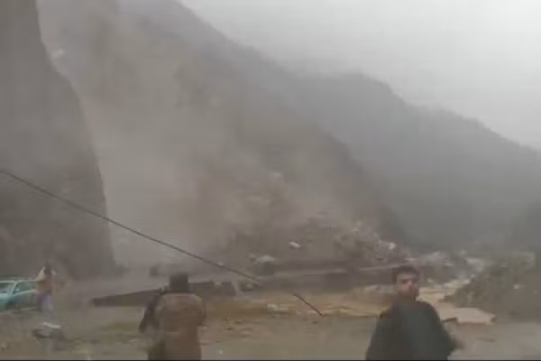 سیلاب و لغزش کوه؛ شاهراه کابل–جلالآباد بسته شد