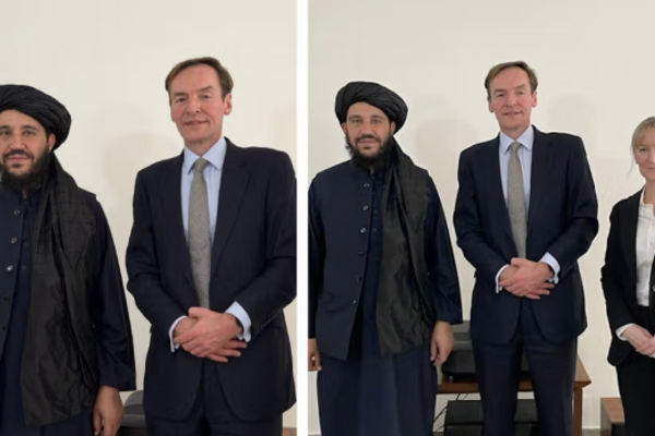 سفير طالبان يحذف صورة دبلوماسية بريطانية من لقاءه الرسمي