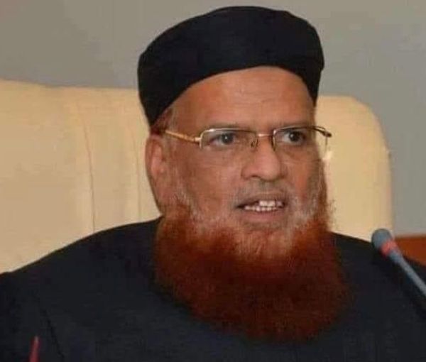 مفتی تقی عثمانی به رهبر طالبان: دستور منع آموزش دختران را لغو کنید