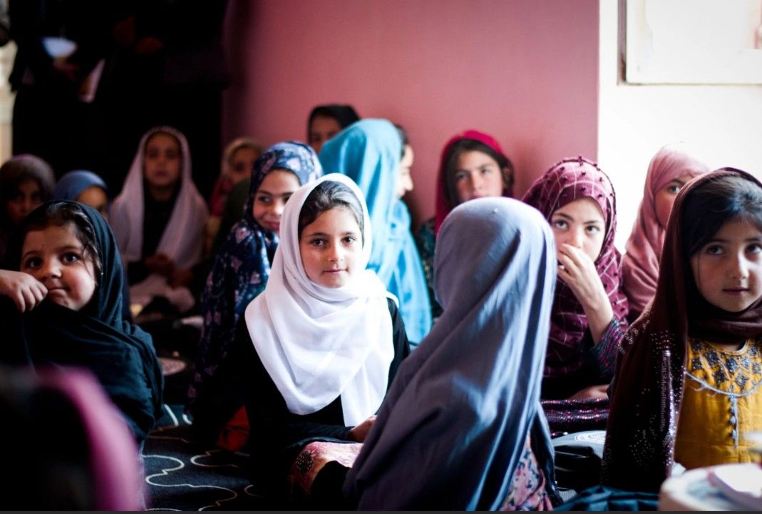 اتحادیه اروپا: هر روز، میلیون‌ها کودک افغان از فرصت رفتن به مکتب محروم می‌شوند