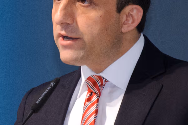 امرالله صالح: یو ازبکستانی هوایي شرکت طالبانو ته د امریکا پیسې رسوي