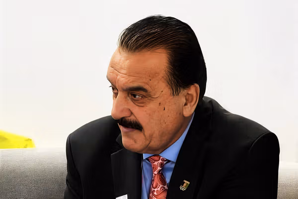 رئیس کمیته ملی المپیک افغانستان نشان شایستگی شورای المپیک آسیا را دریافت کرد