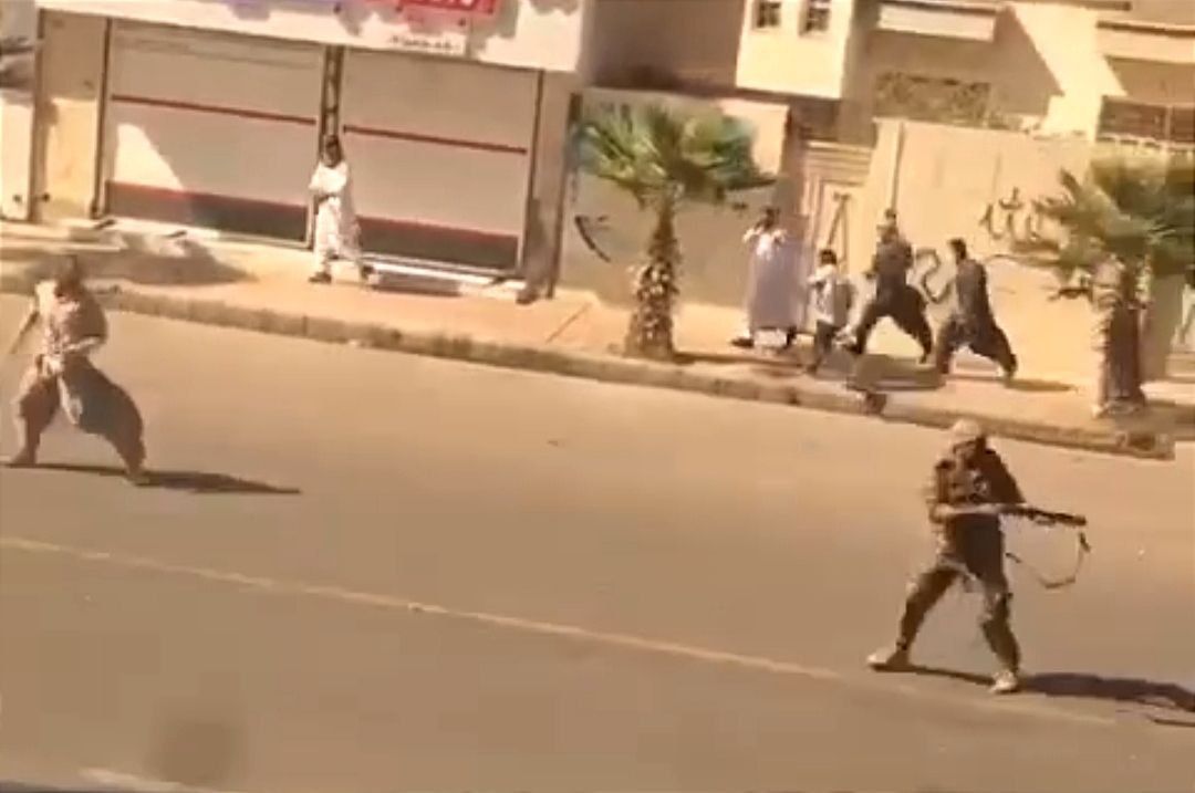 سالگرد جمعه خونین زاهدان؛ گزارش‌ها حاکی از تیراندازی نیروهای امنیتی به‌سوی معترضان است