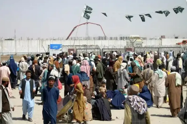 Over 900 Refugees Forcibly Repatriated From Pakistan, Says Taliban’s Ministry of Refugees