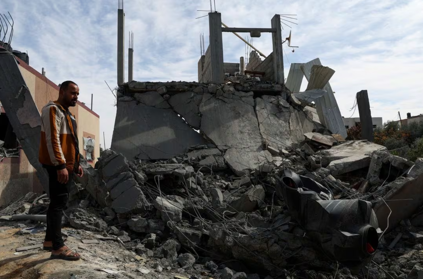 امریکا په لومړي ځل د هوا له لارې غزه ته بشري مرستې وغورځولې