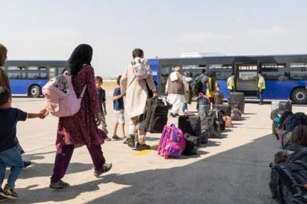 معترضې مېرمنې: جرمني ته د افغانانو لېږد کې ځنډ د بشري حقونو فعالانو ژوند ته ګواښ پېښوي