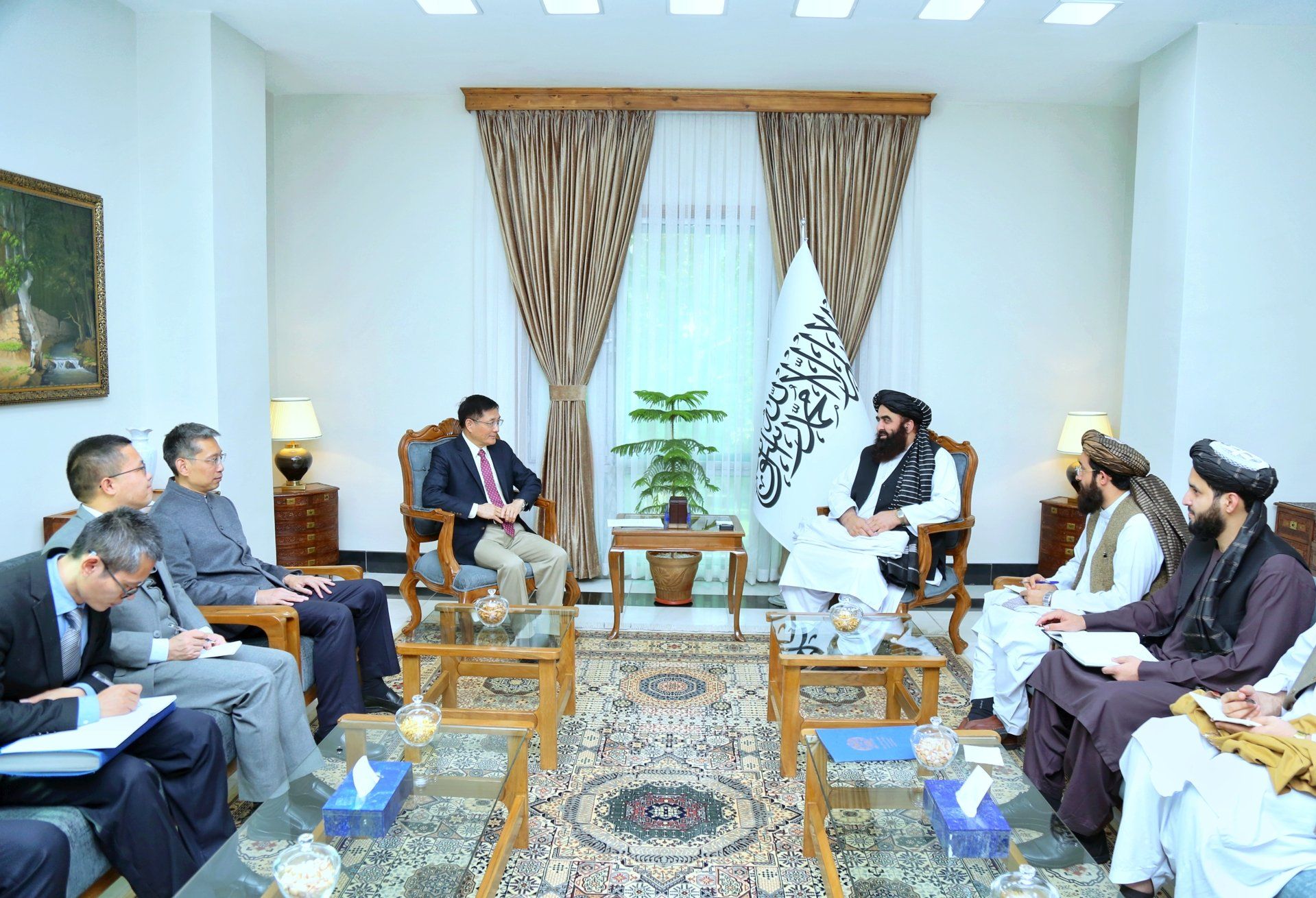 طالبانو او چین کابل کې د افغانستان او چین تر منځ په دوه اړخیزو او اقتصادي اړیکو خبرې کړي