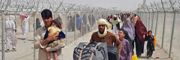 د طالبانو د کډوالو وزارت: سلګونه افغان کډوال په جبري توګه له پاکستانه راستانه شول