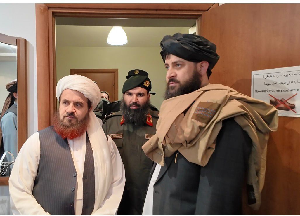 د طالبانو دفاع وزیر: د افغانانو لپاره قونسلي خدمات باید معیاري او پر وخت وي