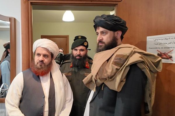 د طالبانو دفاع وزیر: د افغانانو لپاره قونسلي خدمات باید معیاري او پر وخت وي