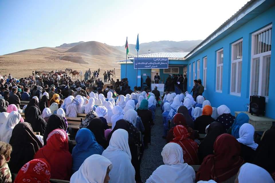 هشت صبح به نقل از طالبان: مکتب‌های دخترانه بامیان باز شده است