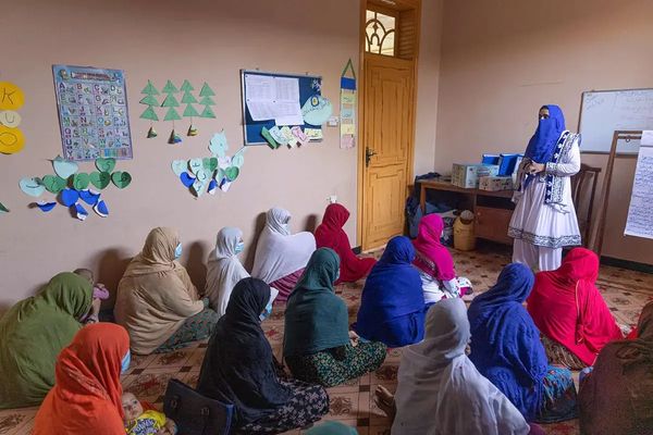 د طالبانو له واکمنۍ څلور کاله وروسته؛ ۹۲ سلنه افغانان د نجونو د زده کړو ملاتړي دي