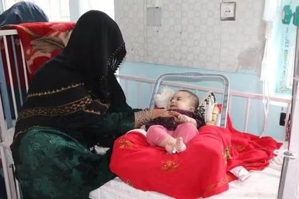 مقام طالبان خواستار انتقال بیماران افغان از پاکستان شد