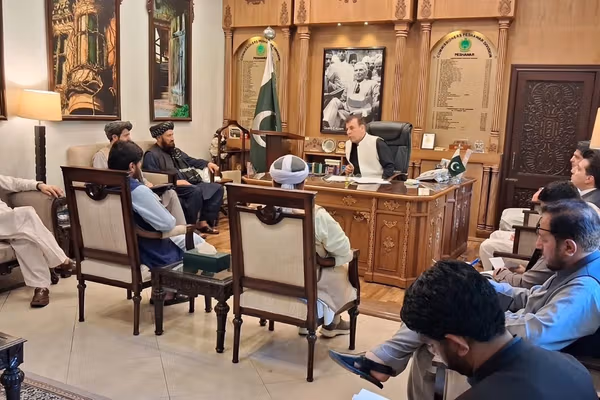 دیدار مقام پاکستانی با نماینده طالبان خبرساز شد