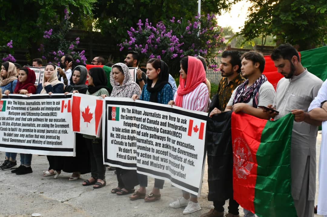 روزنامه‌نگاران افغان برای تمدید اقامت‌شان در پاکستان رشوه می‌دهند