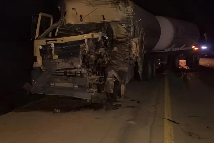 په سمنګان کې د یوې ټرافیکي پېښې له امله یو کس مړ او ۷ نور ټپیان شوي دي