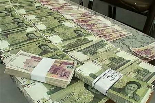 ایران وايي افغانستان ته یې د تومان له قاچاق کېدو مخنیوی کړی دی