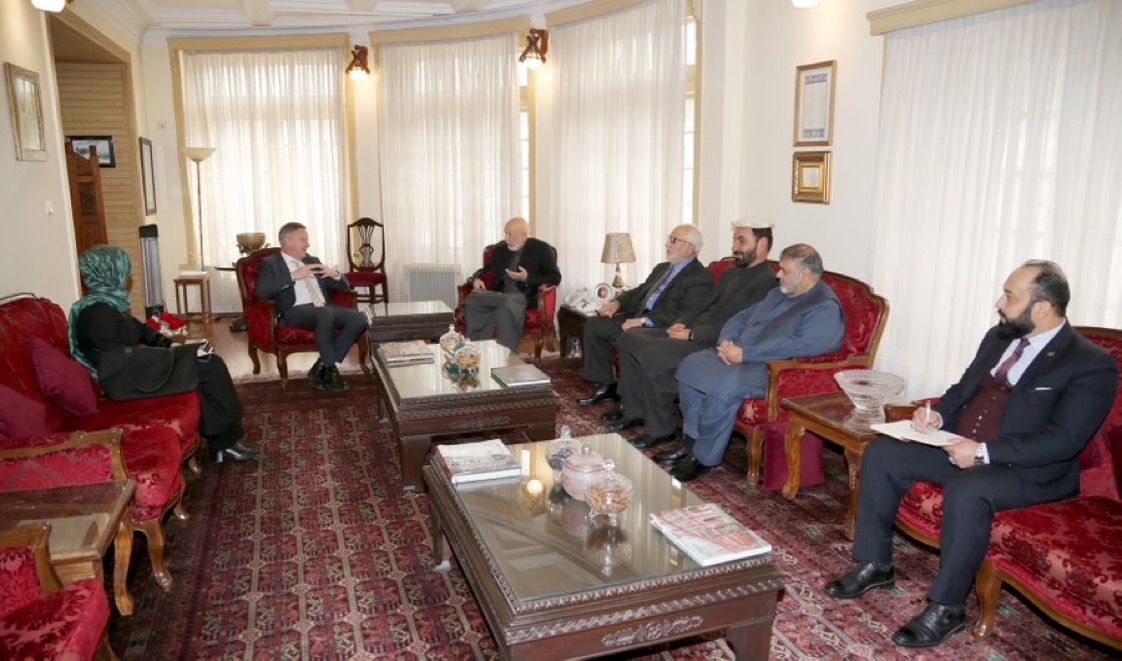 حامد کرزی در دیدار با معاون سیاسی یوناما بر ضرورت تفاهم‌ ملی تاکید کرد