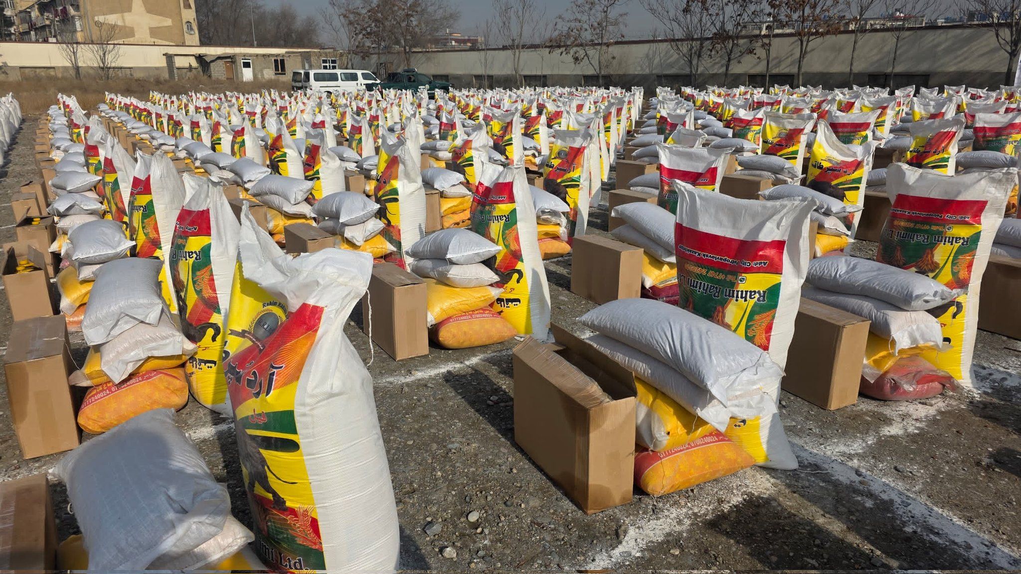 طالبان وايي چې په کابل کې یې پر نږدې ۵۰۰ اړمنو یتیمانو او کونډو مرستې وېشلې دي