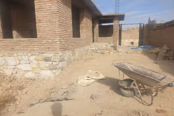 باشندگان شهرک کوچیها در غزنی: «حوزه برای ساخت سرپناه از مردم پول میگیرد»