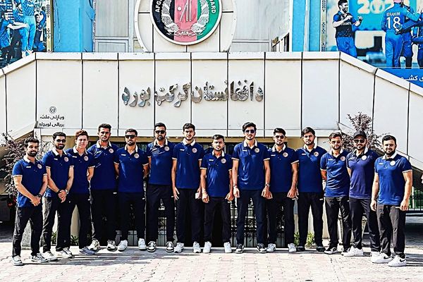 دوازده بازیکن تیم ملی کریکت افغانستان راهی امارات شدند