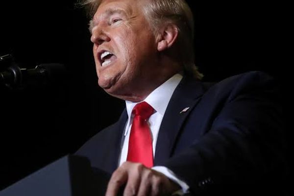 ټرمپ پر مکسیکو او اروپايي ټولنې د «۳۰سلنه» تعرفې لګولو ګواښ کړی