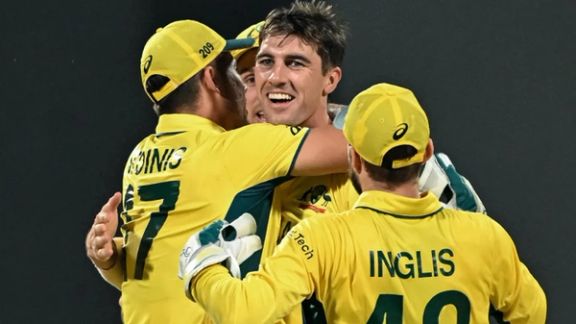 د اسټرالیا کرېکټ ملي لوبډلې نړیوال جام کې پاکستان ته په ۶۲ منډو ماتې ور کړه