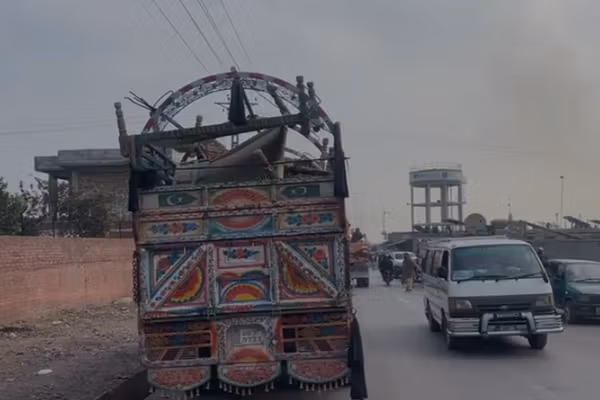 تر ۷۰ زرو ډېر کسان د پاکستان د پوځ د عملیاتو له ویرې له تیرا نه وتلي