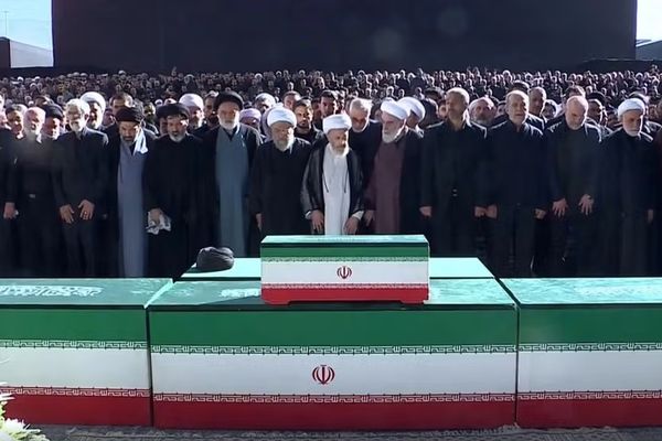 مجتبی خامنهای در مراسم «نماز میت» پدرش حاضر نشد