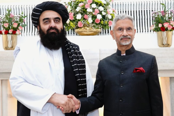 مسؤول أفغاني سابق: أكبر ديمقراطية في العالم تقف إلى جانب أكثر الأنظمة استبداداً