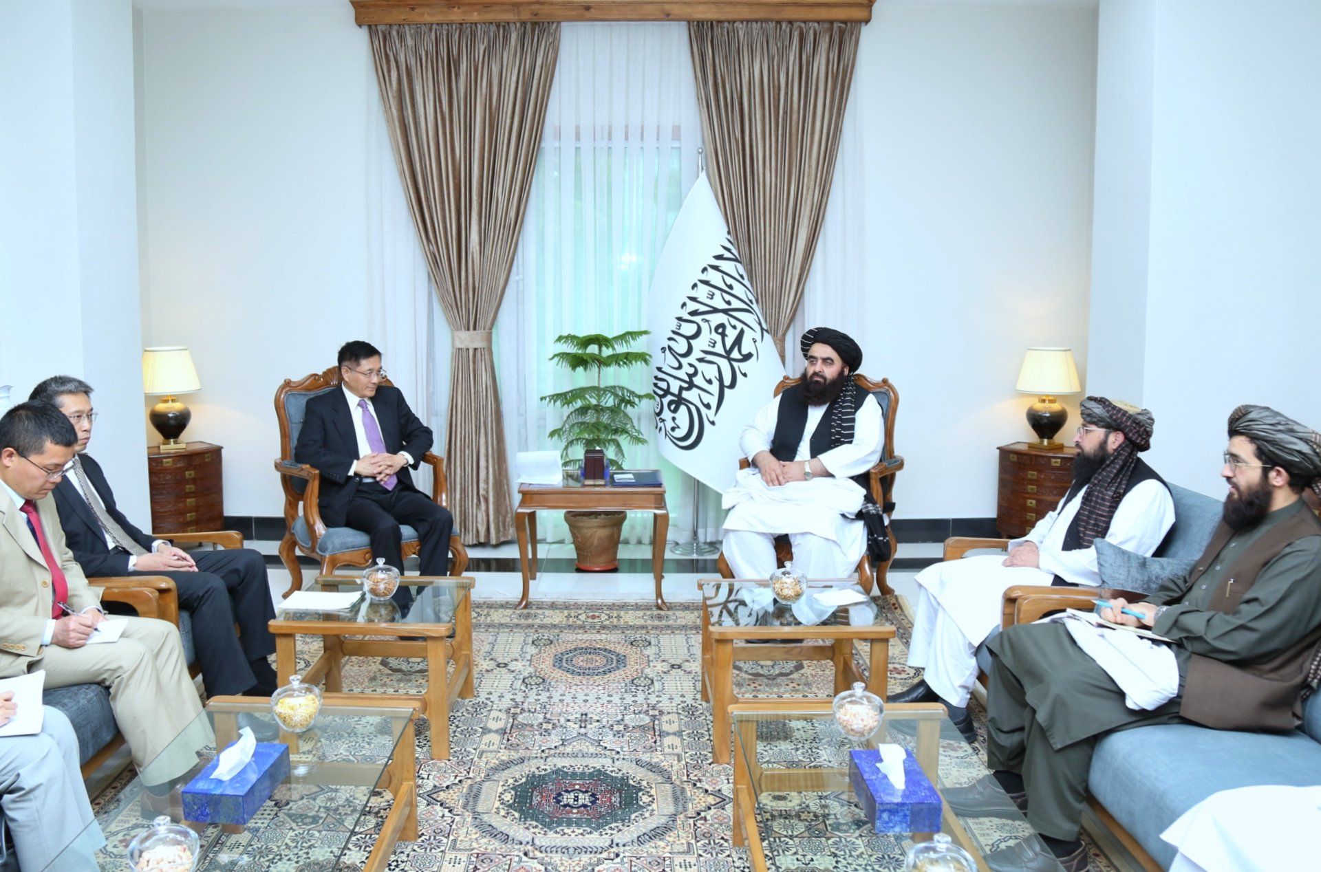 امیرخان متقي چین ته د سفر بلنه منلې