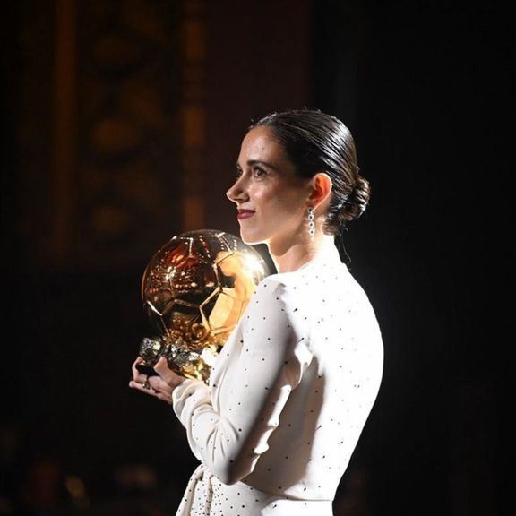 مراسم توپ طلای ٢٠٢٤؛ آیتانا بونماتی، ستاره بارسلونا بار دیگر توپ طلای زنان را تصاحب کرد