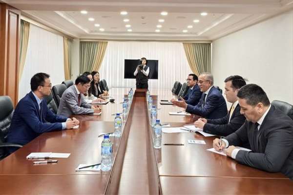 د چین، ازبکستان او تاجکستان استازو د افغانستان په اړه خبرې وکړې