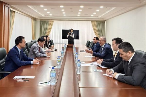د چین، ازبکستان او تاجکستان استازو د افغانستان په اړه خبرې وکړې
