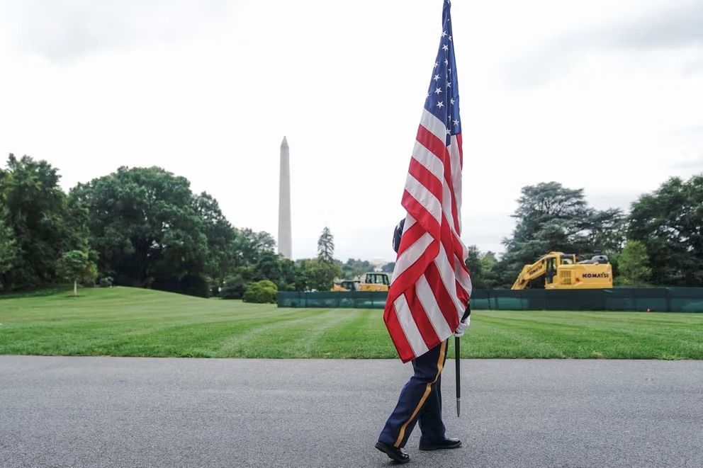 ترامپ فرمانی برای تعقیب کیفری توهین به پرچم امریکا صادر کرد