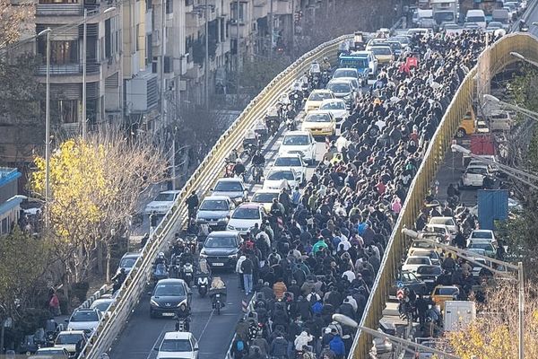 د ایران حکومت له لاریون کوونکو سره خبرو اترو ته تیاری ښودلی