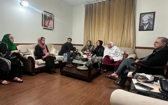 پاکستانی سناتور: پاکستان کې مېشت افغانان د پولیسو ځورونې او جبري ستنولو له فشار سره مخ دي