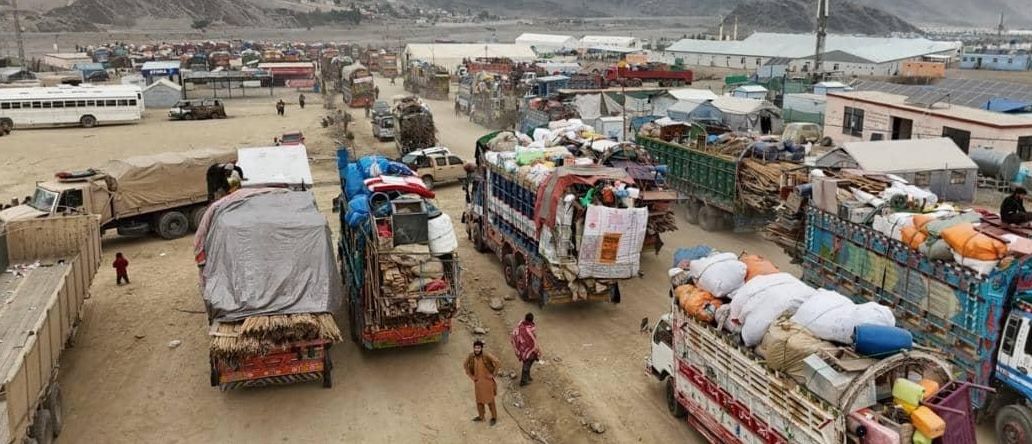 په سیمه کې د روان کړکېچ په لړ کې؛ له ایران او پاکستان نه ۸۷ کورنۍ افغاستان ته ستنې شوې