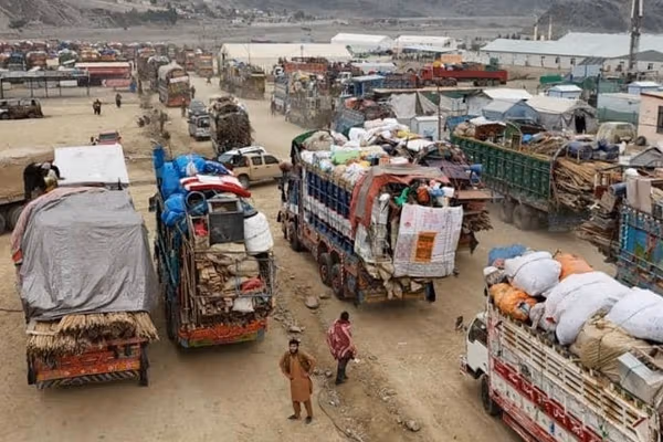 په سیمه کې د روان کړکېچ په لړ کې؛ له ایران او پاکستان نه ۸۷ کورنۍ افغاستان ته ستنې شوې