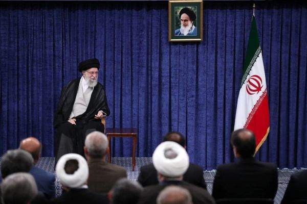خامنهیي: ایران داسې ځای ته رسېدلی چې له امریکا څخه نه ډاریږي بلکې امریکا ترې وېرېږي