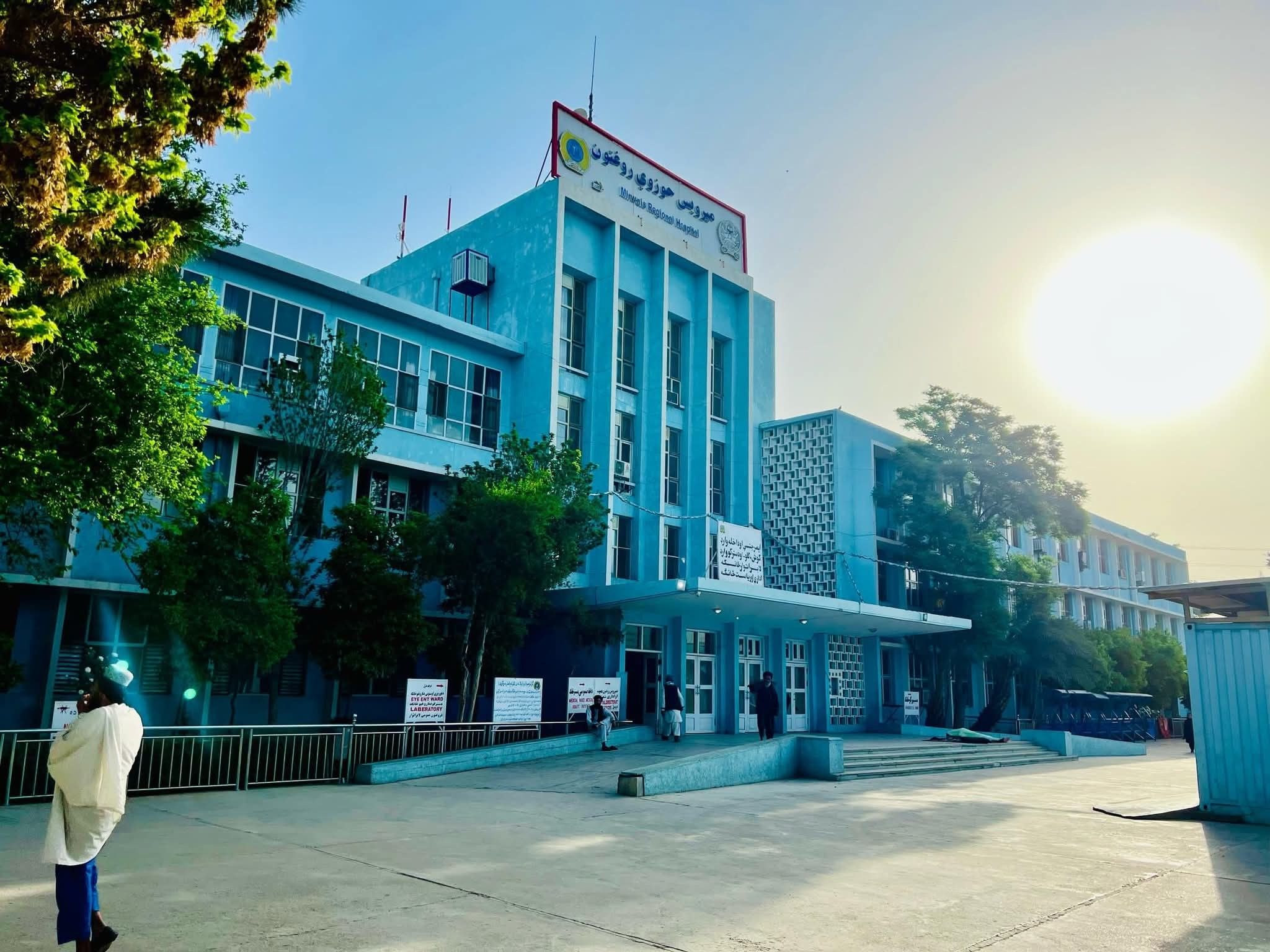 میرویس روغتون کې درمل پر خلاصېدو دي او ناروغان له ۳ میاشتو راهیسې درمل ازاد بازار کې اخلي