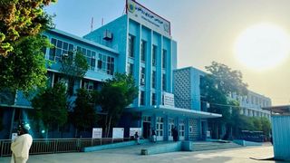 میرویس روغتون کې درمل پر خلاصېدو دي او ناروغان له ۳ میاشتو راهیسې درمل ازاد بازار کې اخلي