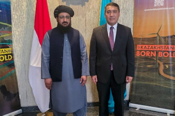 اندونیزیا کې د طالبانو او قزاقستان سفیران د سیاسي او اقتصادي اړیکو پر پراختیا غږېدلي