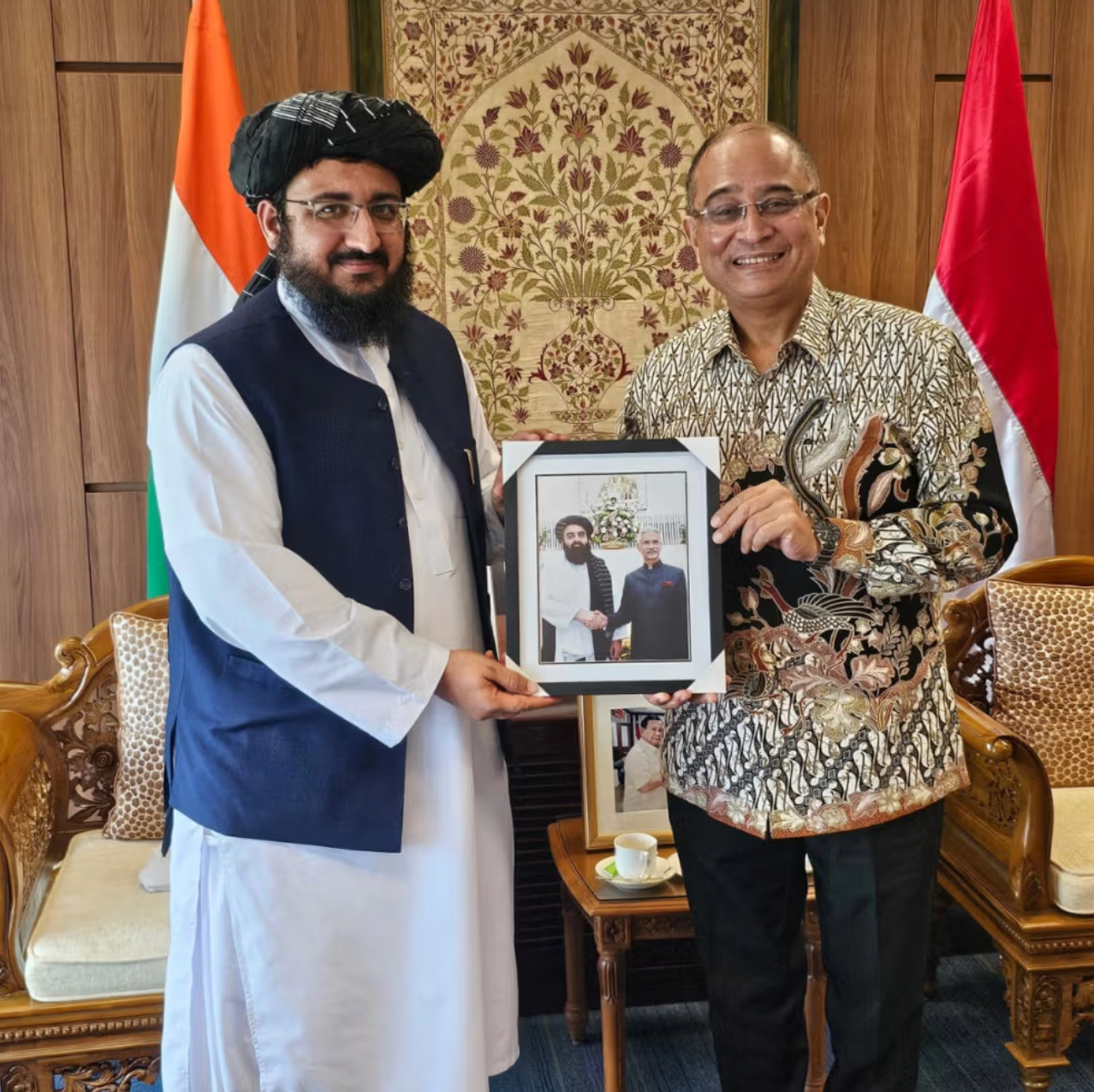 له پاکستان سره د کړکېچ هم‌مهاله؛ په اندونیزیا کې د طالبانو او هند سفیرانو سره لیدلي