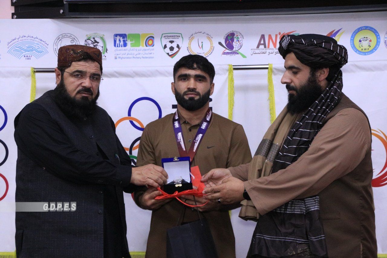 طالبانو په ازبکستان کې د رزمي ورزشونو افغان مډال ګټونکي وستایل