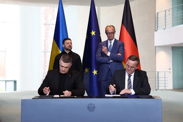 جرمني او اوکراین د دفاعي همکارۍ او د بېپيلوټه الوتکو د تولید تړونونه لاسلیک کړل